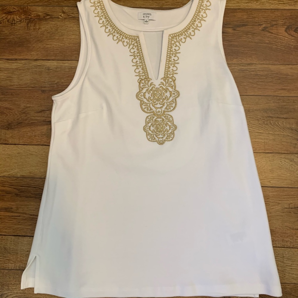 Crown and Ivy white top